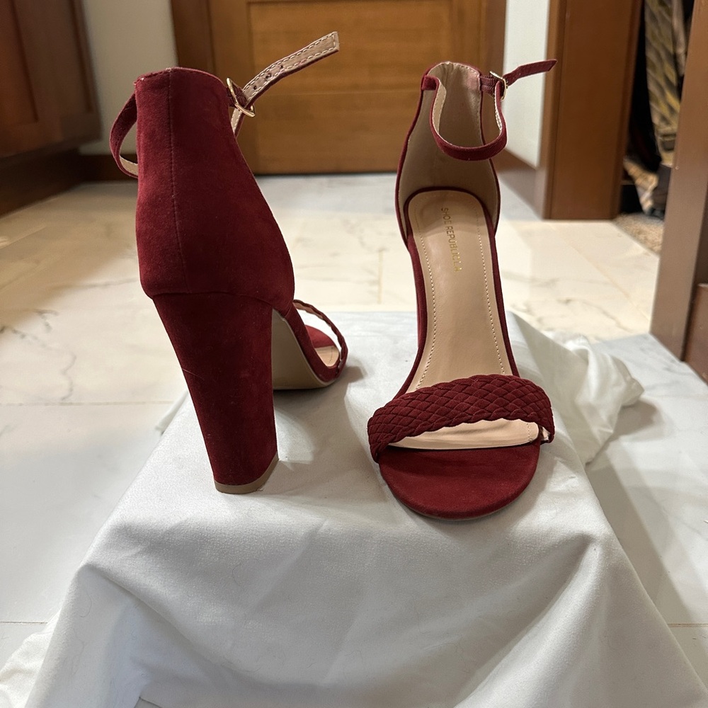 Burgundy 4 3/8” 2 strap sandals - Size 10